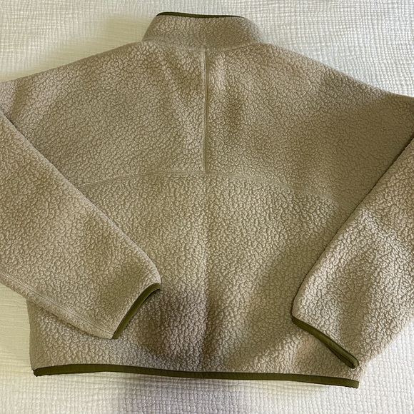 Aritzia Bigfoot 1/2 zip - Picture 2 of 3